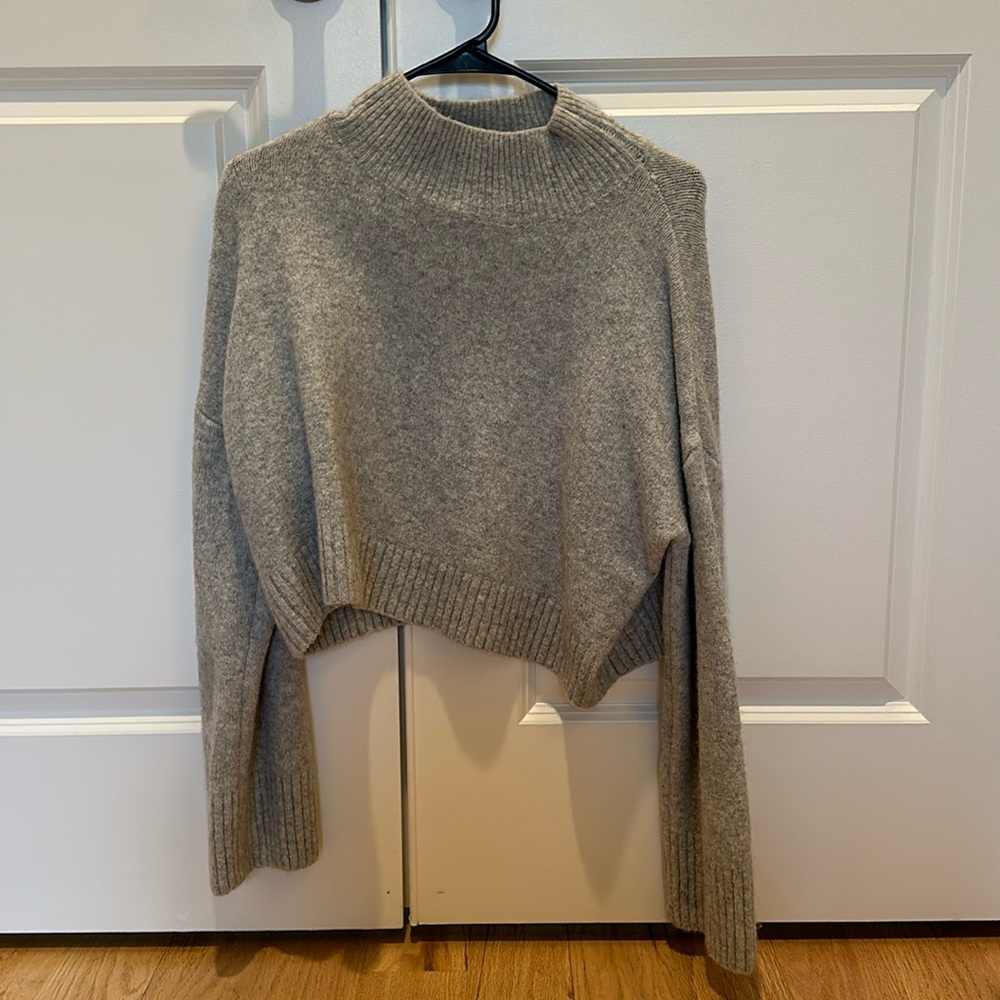 Gray Cropped Sweater | Size S/M